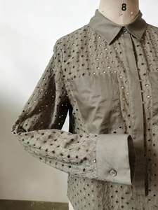 Modische Polyester-Baumwoll-Bluse mit Lochstickerei, elegant und lässig, für Büro und Alltag. - Product Image 5