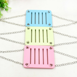 Juguete Columpio Rectangular de PVC Colorido y Duradero para Hámsteres, Accesorios para Animales Pequeños - Product Image 1