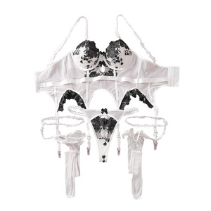 Ensemble de lingerie sexy 3 pièces en dentelle noire <span class=keywords><strong>et</strong></span> blanche brodée, avec bas résille longs ajourés <span class=keywords><strong>et</strong></span> porte-jarretelles - Product Image 4