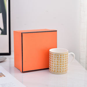 Vente flash - Tasse à bec droit de luxe nordique dorée pour restaurant avec boîte cadeau - Product Image 3