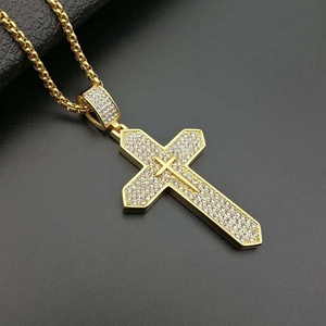 Collar con Colgante de Cruz Religiosa de Oro Sólido de 18K y Acero Inoxidable con Diamantes de Laboratorio Antideslustre, Regalo Cristiano para Hombre - Product Image 5
