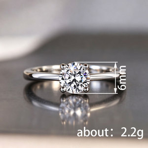 Anello Solitario Classico a Quattro Punte per Donne, Fascia Liscia, Gioiello da Dito per Proposta di Matrimonio e Fidanzamento - Product Image 4