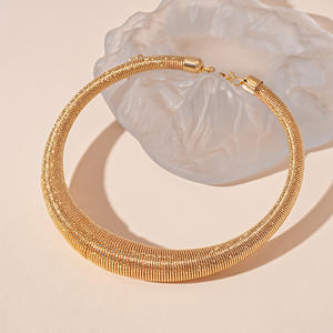 قلادة هندسية بنمط معدني عبر الحدود الأوروبية الأمريكية ، قلادة فاخرة أنيقة بسيطة بتصميم مبالغ فيه - Product Image 1