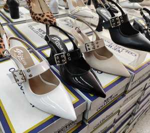 รองเท้าส้นสูงแบบส้นเข็ม สไตล์ลำลองสำหรับผู้หญิง หัวแหลม ประดับหัวเข็มขัด ส้นสูง 7 ซม. ไซส์ 36-40 ผลิตในตุรกี - Product Image 1