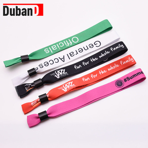 Vente en gros de bracelets en tissu polyester avec logo <span class=keywords><strong>personnalisé</strong></span> avec serrures en <span class=keywords><strong>plastique</strong></span> bracelets en tissu de haute qualité pour événements - Product Image 3