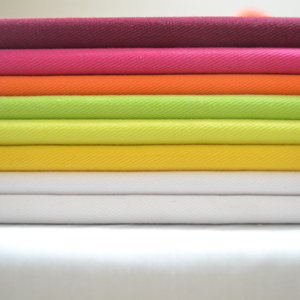 Tissu de chemise de haute qualité 100% polyester pour hommes et femmes, tissu d'été uni tissé pour confection de chemises - Product Image 5