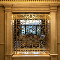 Cloison décorative en métal sur mesure, dimensions et style personnalisés pour projet de rénovation d'intérieur de luxe pour club et restaurant