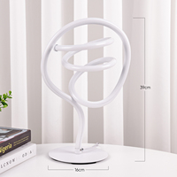 Lampe de table LED chromée à lumière du jour, nouveau design, forme spirale irrégulière, lampe de bureau artistique, abat-jour en métal, alimentation CC