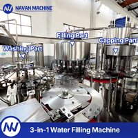 3-in-1 Waterafvulmachine Auto 2500-3000BPH voor PET-flessen XGF8-8-4 RVS PLC Elektrisch aangedreven afvulapparatuur