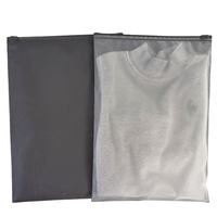 Emballage de vêtement refermable imprimé personnalisé Sac à fermeture éclair en plastique biodégradable givré Sac d'emballage de vêtement