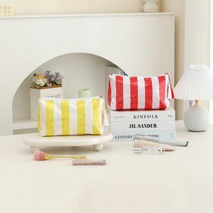 Bolsa de Cosméticos de PVC Brillante con Rayas, Bolsa de Aseo Transparente para Playa, Viajes de Verano, Bolsa de Almacenamiento Transparente para Artículos de Aseo - Product Image 3