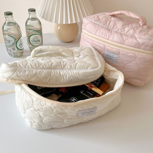 Down-filled cotton candy-colored cosmetic <b>bag</b>, travel storage <b>bag</b>, toiletry <b>bag</b>, embroidered <b>heart</b>-<b>shaped</b> large-capacity cute - Product Image 3