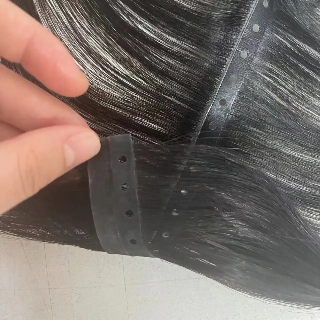 Dünnes doppelseitiges Klebeband in Verlängerungen Doppelt gezeichnete Echthaar verlängerung gewinnen Tab Haar verlängerung, unsichtbarer PU-Schuss mit Loch