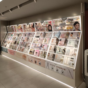 M & S Vitrines cosmétiques murales personnalisées avec étagères et étagères pour la décoration intérieure des magasins - Product Image 1