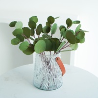 Tiges d'eucalyptus artificielles au toucher réel, courtes branches en caoutchouc souple, fausse verdure pour la décoration de la maison, des hôtels, des tables et des vases
