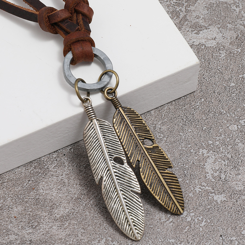 アクセサリー LEATHER CORD BRASS FEATHER NECKLACE Vintage Leather Cord Pendant Necklace in Bronze, Antique Gold
