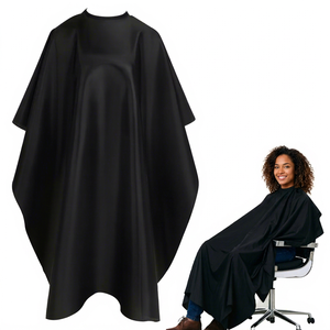 Capa Profesional Negra Impermeable para Cortar el Cabello, Ajustable, para Salón de Belleza y Barbería, 100% Poliéster para Adultos - Product Image 1