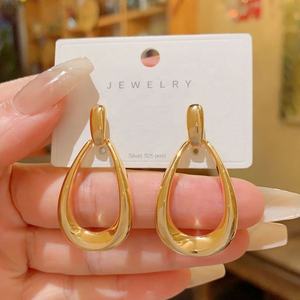 ต่างหูทรงหยดน้ำแบบกลวง ดีไซน์เรขาคณิต ชุบทอง คุณภาพสูง แฟชั่นทันสมัย เหมาะสำหรับงานปาร์ตี้ ขายส่งสำหรับผู้หญิง - Product Image 1