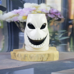 Pesadilla antes de Navidad Oogie Boogie Tiki Mug Spooky Cerámica de inspiración vintage para vino y cócteles tropicales Uso en fiestas - Product Image 1