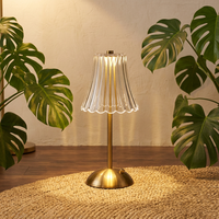 Lampe de bureau LED rechargeable, adaptée aux bureaux modernes et aux bars, réglable avec trois réglages d'éclairage, équipée d'un port USB