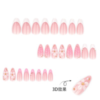 Faux ongles 3D roses style français à motif floral, courts, en forme d'amande, avec paillettes et strass, vente en gros pour l'export.