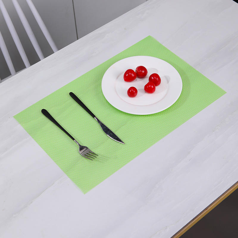 สีเขียวอ่อน