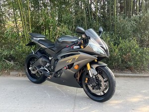 Motocicleta <span class=keywords><strong>Yamaha</strong></span> R6 Usada de Gasolina - 4 Cilindros, Inyección de Combustible, Refrigeración por Agua, 600cc - Product Image 1