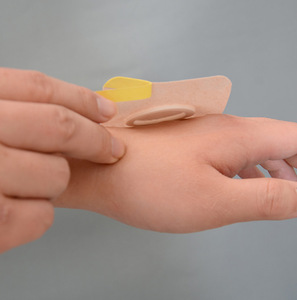 Perban Luka Akupuntur Xiaokang Kelas I Warna Kulit, Inframerah Jauh, Perekat Medis, Bersertifikat CE, Kain Spunlace Polos yang Dapat Bernapas - Product Image 1