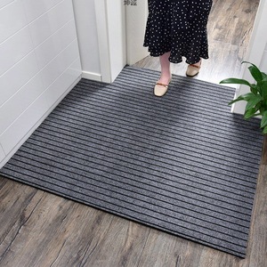 Tapis de porte en caoutchouc rayé rectangulaire antidérapant pour l'entrée de la maison - Product Image 1
