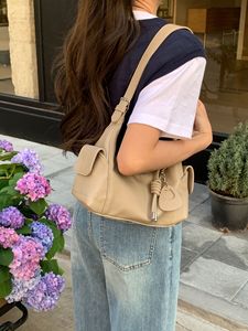 Nuevo Bolso Tote Personalizado de Fábrica, Bolso Tote de Piel Sintética Color Taupe para Mujer, Bolso de Hombro Minimalista y Suave con Cremallera - Product Image 3