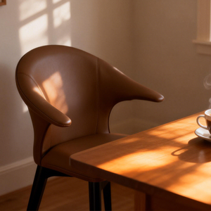 Sedia da Pranzo Moderna Ruili in Pelle e Tessuto, Stile Italiano, con Struttura in Bronzo, per Sala da Pranzo - Product Image 1