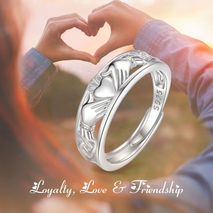 <span class=keywords><strong>Prix</strong></span> <span class=keywords><strong>de</strong></span> gros <span class=keywords><strong>bague</strong></span> en argent Sterling 925 bijoux irlandais Claddagh main câlin coeur couronne anneaux pour hommes ou femmes - Product Image 5