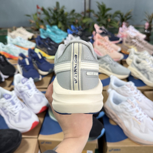 รองเท้าผู้ชายขายส่ง ดีไซเนอร์ <span class=keywords><strong>Gel</strong></span> Nyc 1130 Zapatos Kayano 14 <span class=keywords><strong>20</strong></span> <span class=keywords><strong>Nimbus</strong></span> Novablast 5 Running Basics 1:1 รองเท้าผ้าใบสำหรับผู้ชายและผู้หญิง - Product Image 4