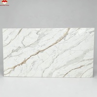 Comptoir de cuisine, îlot de bar, table, salle de bain d'hôtel en quartz Calacatta Gold de synthèse, aspect marbre, découpé sur mesure, pleine épaisseur