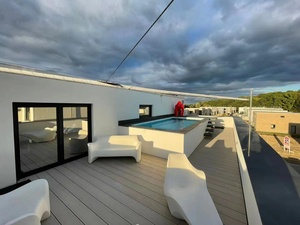 Design moderno eco-friendly WPC Decking impermeabile in Teak artificiale trattamento superficiale a grana di <span class=keywords><strong>legno</strong></span> in acero - Product Image 4