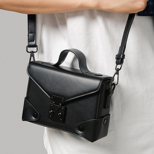 Sac bandoulière vintage en cuir PU, petit format carré, avec poignée supérieure, résistant à l'eau, pour usage quotidien, vente en gros - Product Image 5