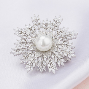 Nueva moda de alta calidad hecho de plata 925 chapado en rodio OEM al por mayor broche perla flores para las mujeres - Product Image 1