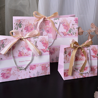 Sacs cadeaux en papier personnalisés classiques recyclables romantiques à fleurs imperméables réutilisables écologiques avec ruban et cordon de serrage rose clair pivoine