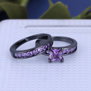 Bague en argent antique noir et or Silverwill pavée de pierres CZ violettes, bijoux élégants pour les amoureux - Product Image 3
