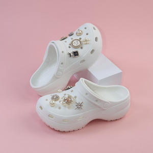Sandales sabots blanches pour filles avec décorations de perles et fleurs, bout fermé, antidérapantes, semelle souple, chaussures de plage pour enfants, style été - Product Image 1