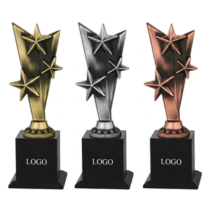 Trophée antique élégant avec base, trophée en métal durable pour les compétitions scolaires, les événements universitaires et les championnats sportifs. - Product Image 1