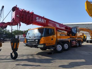 Grúa ZOOMLION de 50 Toneladas de Segunda Mano en Venta a Bajo Precio, Procedimientos de Exportación Completos, Altura Máxima de Elevación de 61.5m - Product Image 4