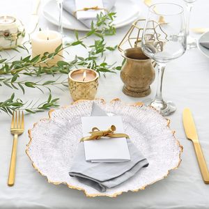 Assiettes de service de luxe en plastique transparent durable, bordées d'or, faites à la main, pour banquets de mariage, décoration rétro classique, personnalisables - Product Image 3