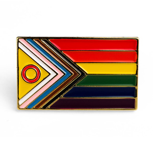 Épinglette personnalisée en alliage de zinc émaillé dur, en forme de cœur, motif Stay Proud Rainbow Pride, pour les événements Pride - Product Image 4