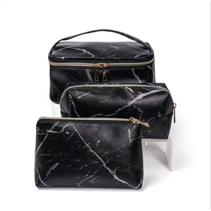 Sacs à cosmétiques en PU de grande capacité à logo personnalisé avec fermeture à glissière, trousse de maquillage de voyage étanche à motif de lettres - Product Image 6