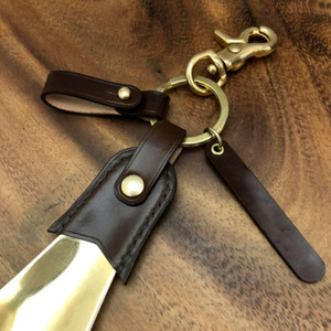 Wholesale custom leather shoehorns, creative retro shoe pullers, portable shoe <b>drawer</b> keychains - Product Image 3
