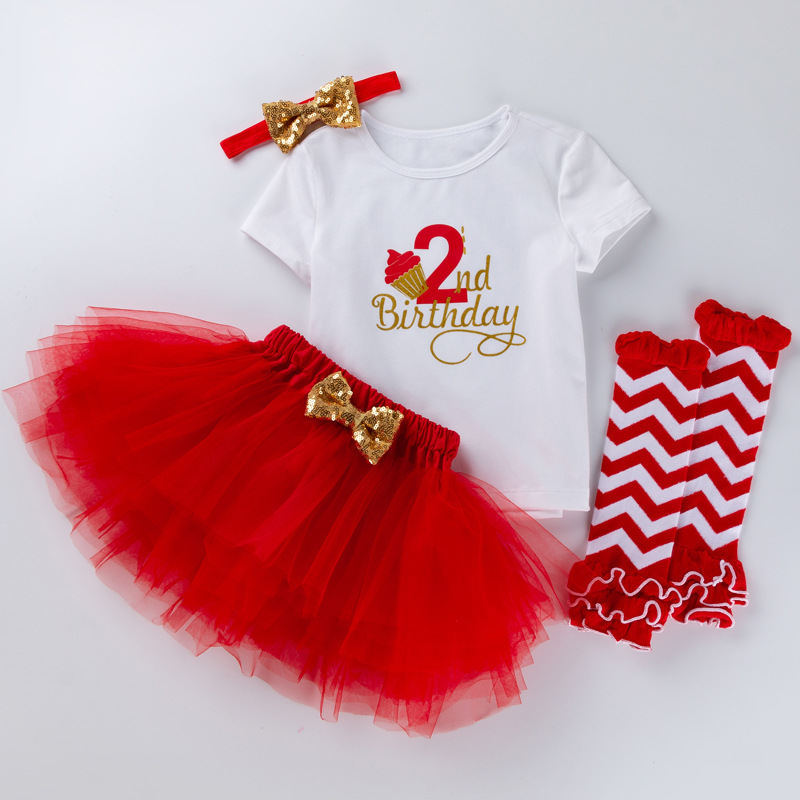 Ensemble rouge de deux ans