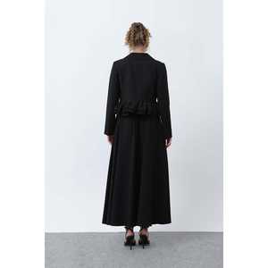 Elegante Gabardina para Mujer con Detalle de Volantes, Manga Larga, Tejida, Otoño, Negra, Tallas S y L - Product Image 1