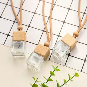 Botella de perfume de coche de cristal cuadrado transparente marca personalizada para colgar difusor de aceite esencial - Product Image 5