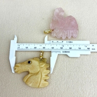 Pendentif tête de cheval sculpté en cristal naturel, prix de gros abordable, accessoire de mode populaire du zodiaque pour la fabrication de colliers